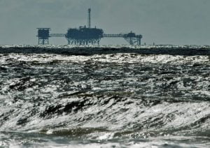 تداوم روند احیای فعالیت تأسیسات نفتی آمریکا در خلیج مکزیک