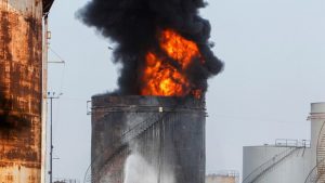 مهار آتش‌سوزی تاسیسات نفتی الزهرانی و توضیحات وزیر انرژی لبنان