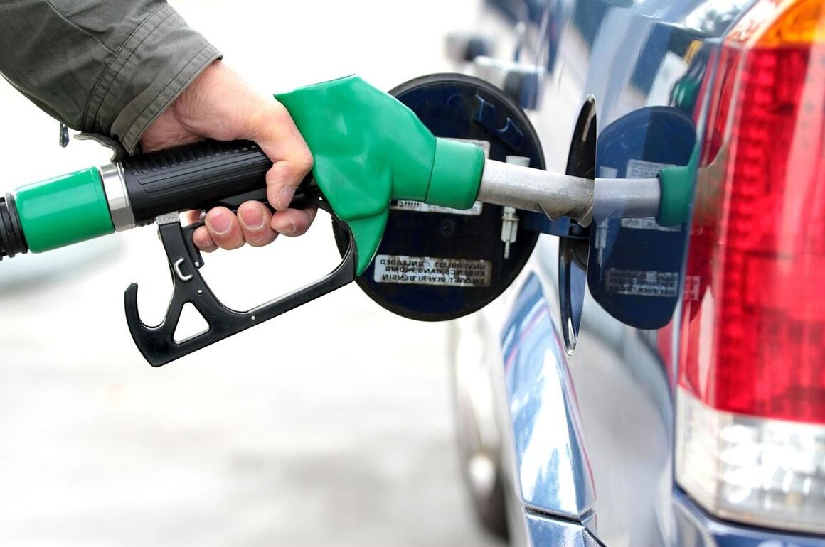 معاون وزیر نفت: با اجرای طرح جدید بنزینی، سهمیه‌های قبلی حفظ می‌شود