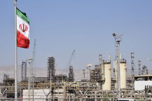 نیاز آمریکا به نفت ایران برای کنترل قیمت بنزین/ آیا احتمال کاهش قیمت نفت وجود دارد؟