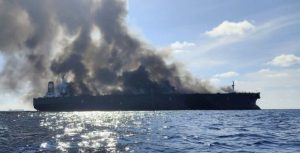 آتش سوزی در نفتکش قدیمی مالزی/ سه خدمه مفقود شدند